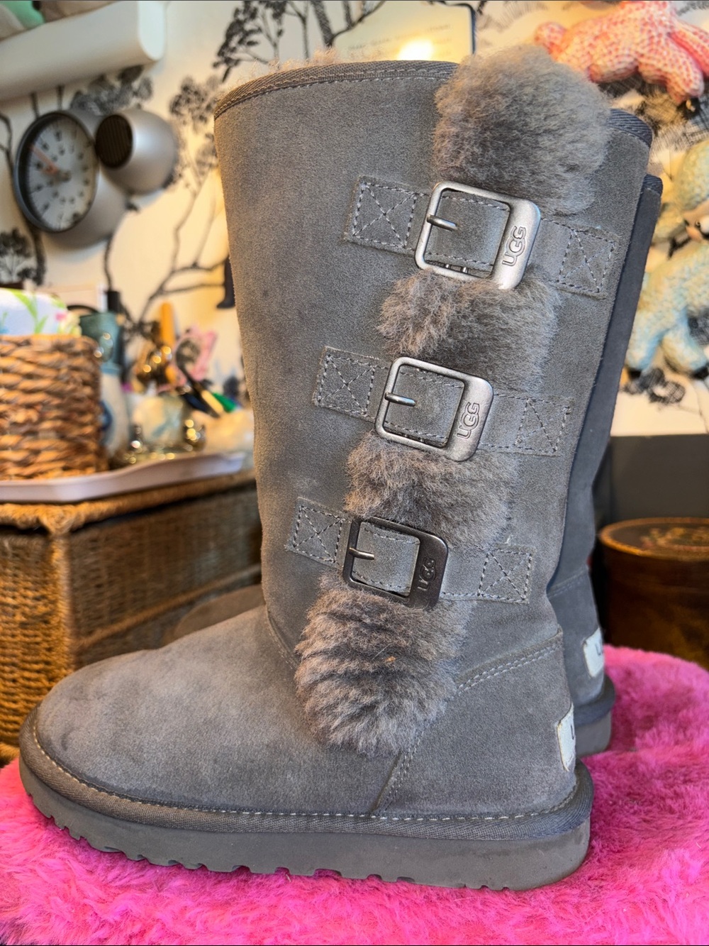 EUC charcoal gray suede UGG Klea buckle boots featuring sheepskin trim size wo